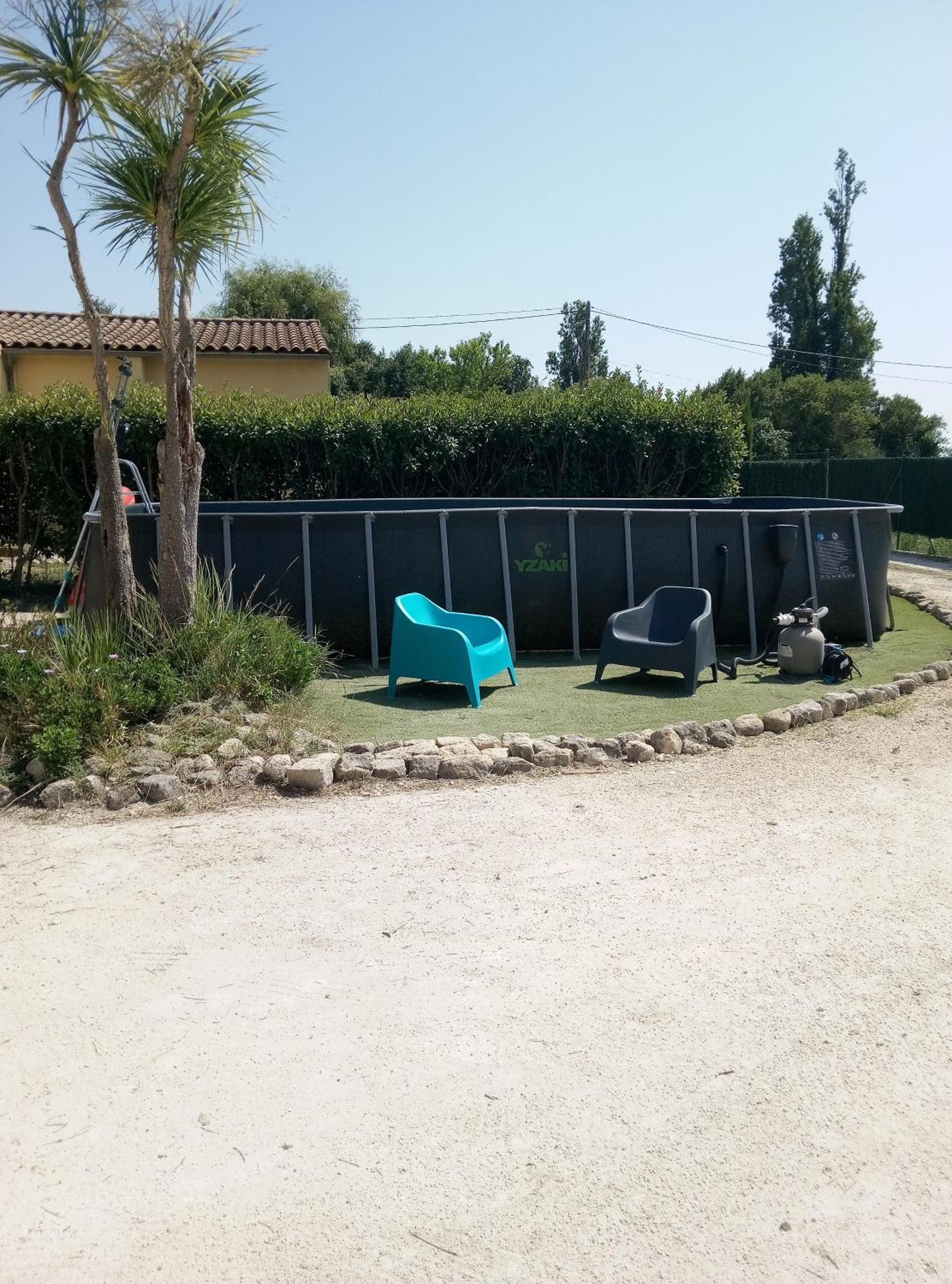 Aux Portes De Camargue Arles Exterior foto